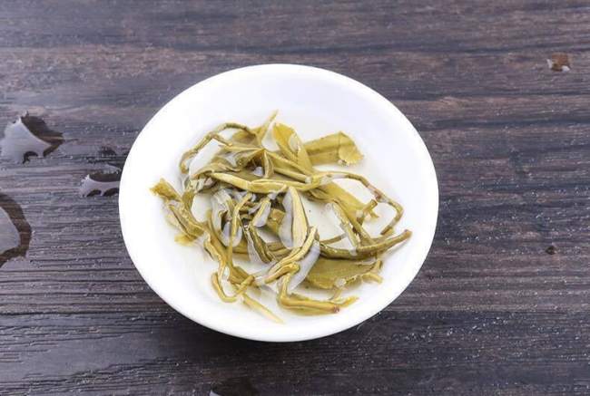 嵊州泉岗辉白茶怎么样，浙江泉岗辉白茶图片简介