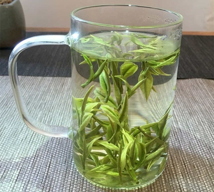 安吉白茶茶汤是什么颜色，原产地安吉白茶有多少等级