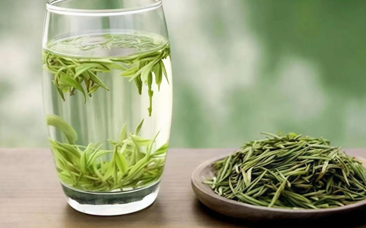 安吉白茶茶汤是什么颜色,安吉白茶冲泡后是什么颜色