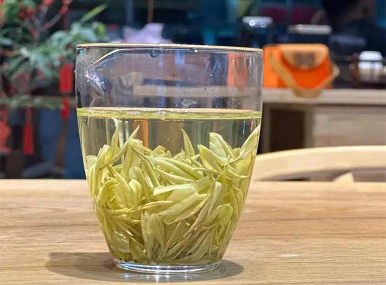 安吉奶白茶价格1500元一斤贵吗